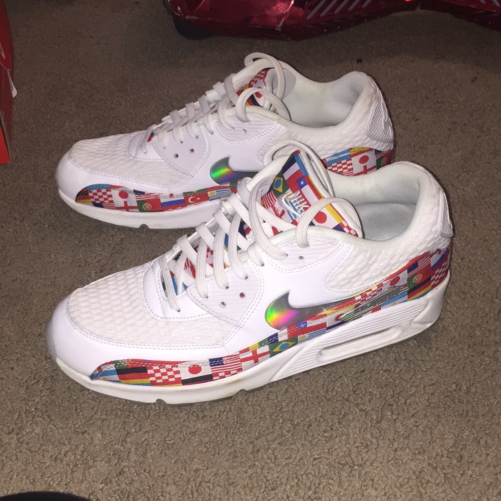 “International” Nike Air Max 90